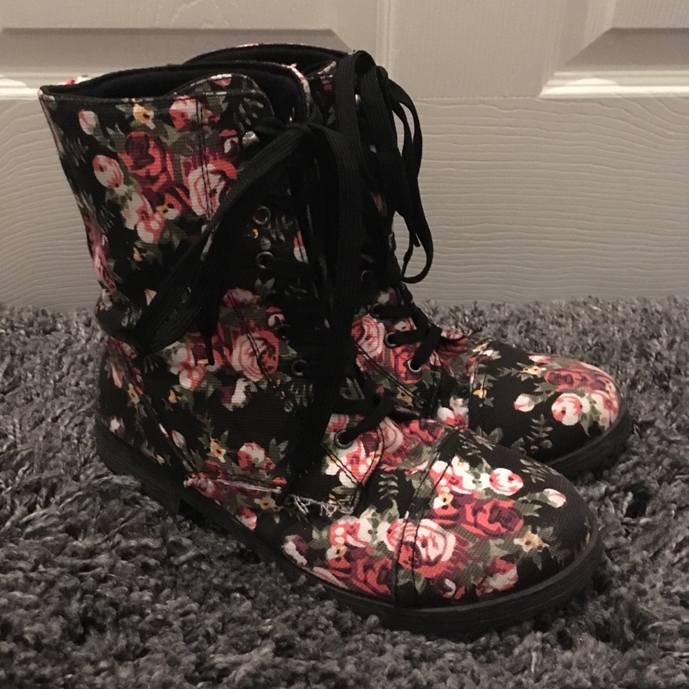 Rue 21 size 10 floral combat boots